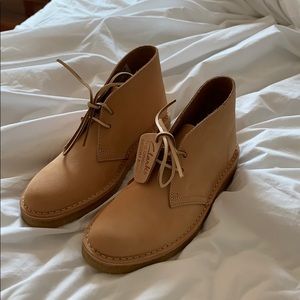 NWOT Clark’s Desert Boot Natural Tan Leather 7